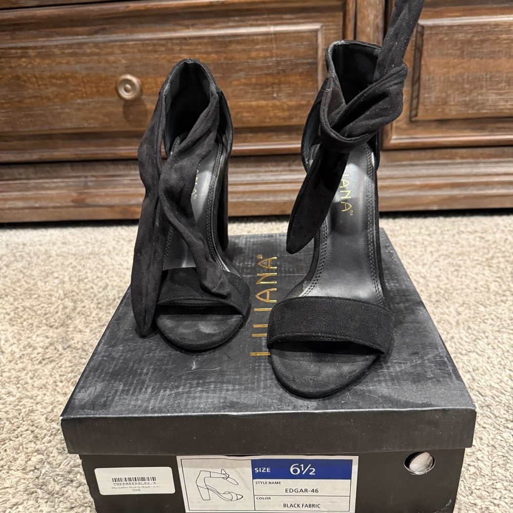 Liliana Elegant Black Heeled Sandals